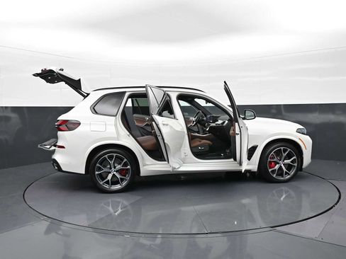 Used 2026 BMW X5 xDrive50e w/ M Sport Package AWD/4WD image 35