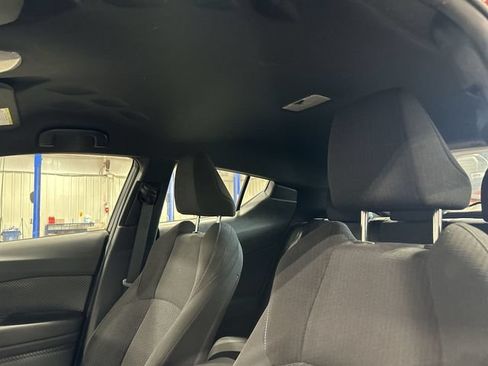 Used 2018 Toyota C-HR XLE FWD image 20