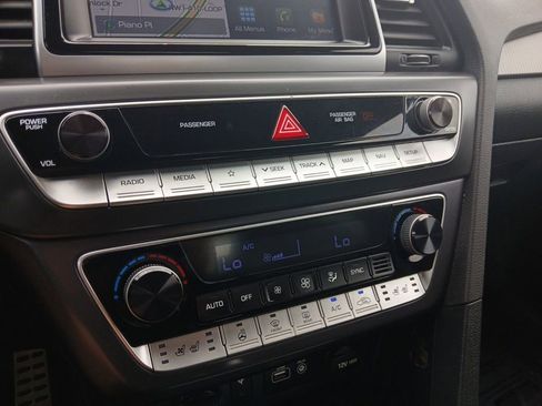 Used 2018 Hyundai Sonata Limited FWD image 16