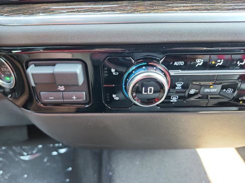 New 2026 GMC Sierra 1500 SLE image 15