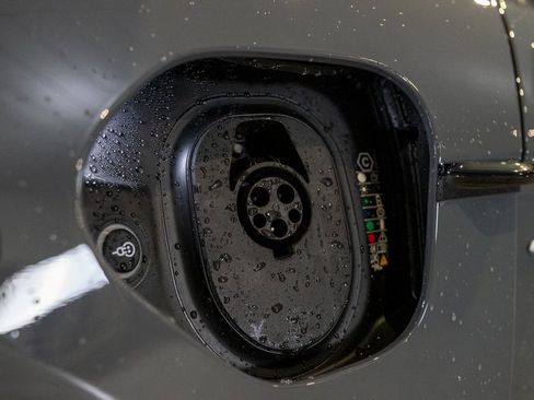 New 2026 Porsche Taycan image 13