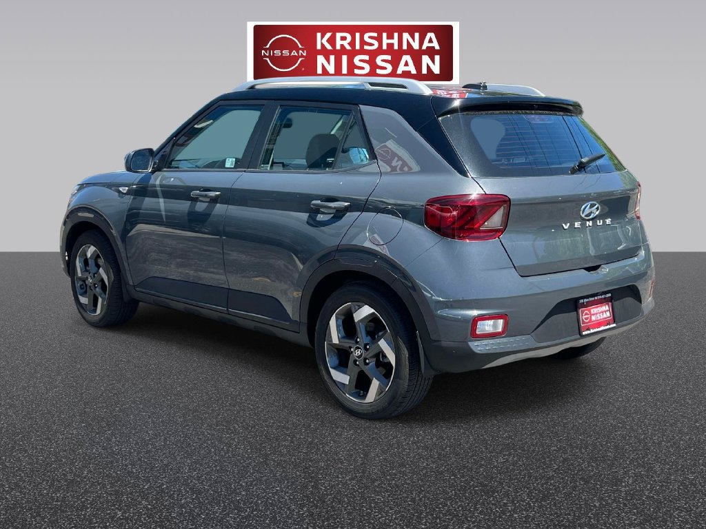 Used 2024 Hyundai Venue Limited FWD image 6