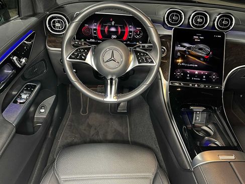 Used 2025 Mercedes-Benz GLC 300 4MATIC image 42