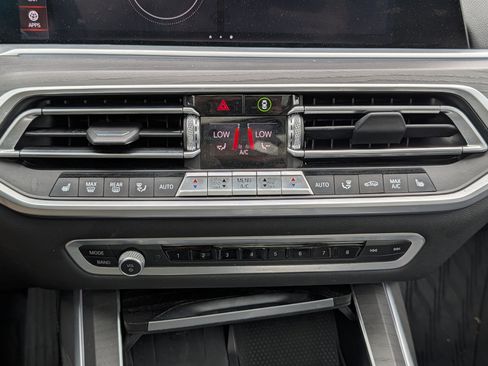 Used 2020 BMW X7 xDrive40i w/ Premium Package AWD/4WD image 25