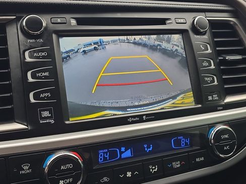 Used 2015 Toyota Highlander Limited Platinum image 32