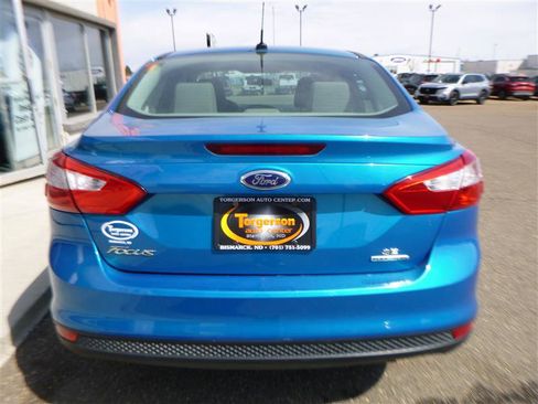 Used 2013 Ford Focus SE w/ SE Winter Pkg FWD image 18
