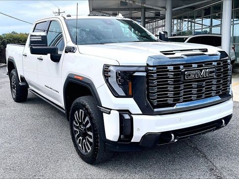Used 2024 GMC Sierra 2500 Denali Ultimate AWD/4WD image 3