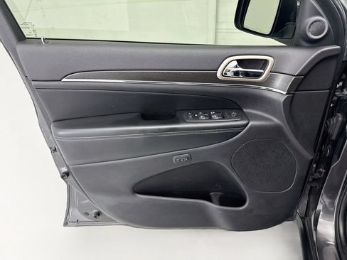 Used 2017 Jeep Grand Cherokee Limited w/ Luxury Group II RWD image 23