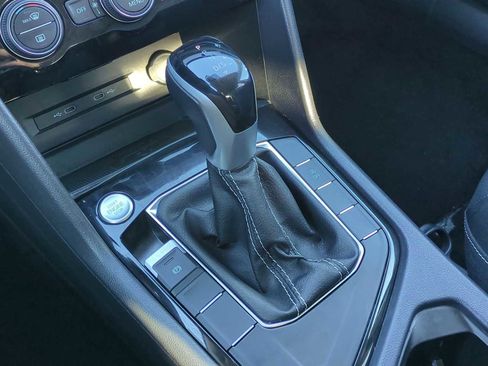 Used 2024 Volkswagen Taos SE image 15