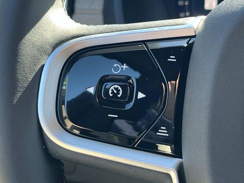 New 2026 Volvo XC90 B6 Plus w/ Protection Package Premier image 31