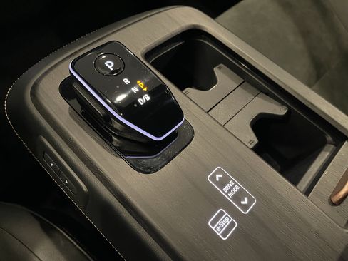 Used 2024 Nissan Ariya AWD image 18