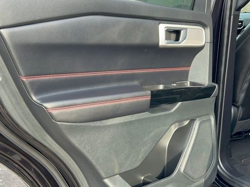 Certified 2022 Ford Explorer ST-Line w/ Class IV Trailer Tow Package image 37