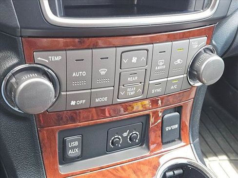 Used 2013 Toyota Highlander Limited FWD image 14