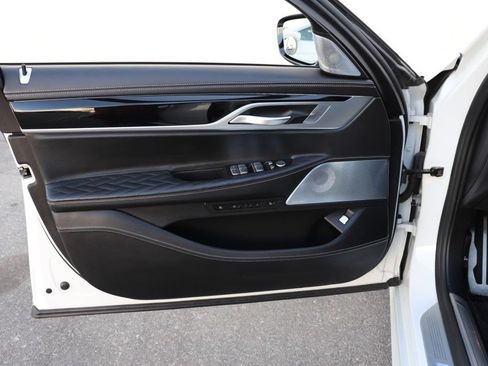 Used 2020 BMW 750i xDrive w/ Executive Package AWD/4WD image 39