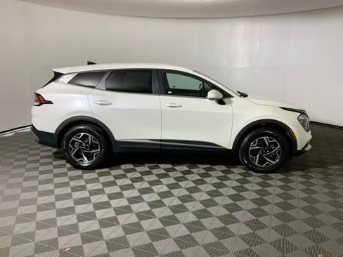 Used 2023 Kia Sportage LX AWD/4WD image 5
