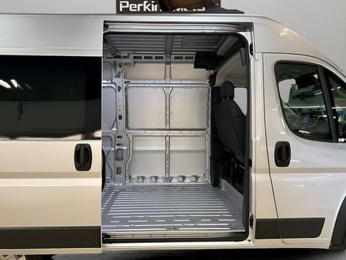 New 2025 RAM ProMaster 1500 w/ Quick Order Package 22G SLT image 11