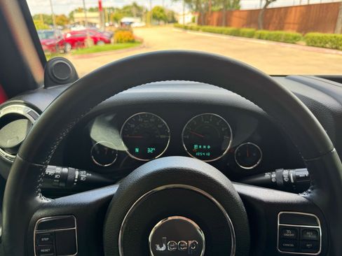 Used 2014 Jeep Wrangler Rubicon w/ Power Convenience Group image 14