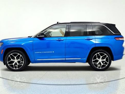 Used 2023 Jeep Grand Cherokee Summit AWD/4WD image 5