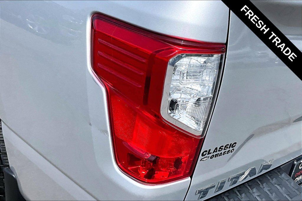 Used 2017 Nissan Titan SL w/ SL Towing Convenience Package RWD image 23