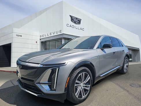 Certified 2024 Cadillac Lyriq Luxury AWD/4WD image 3