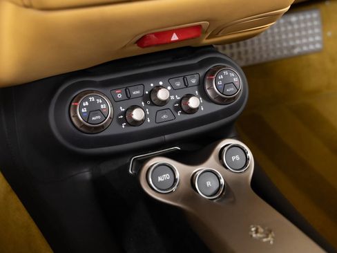 Used 2011 Ferrari California image 34