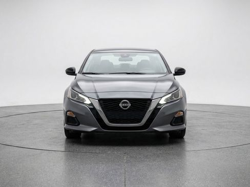 Used 2025 Nissan Altima 2.5 SV FWD image 2