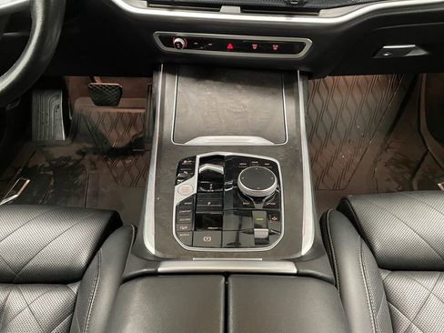 Used 2023 BMW X7 xDrive40i w/ Premium Package image 9