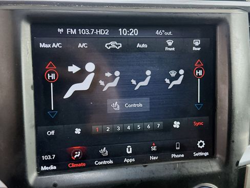 Used 2020 RAM 1500 Classic SLT w/ Luxury Group image 24