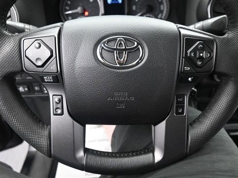 Used 2022 Toyota Tacoma TRD Off-Road image 17