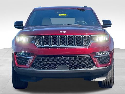 Used 2025 Jeep Grand Cherokee Limited AWD/4WD image 2