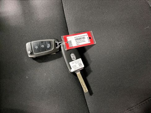 Used 2023 Hyundai Tucson SE image 30