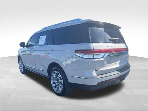 Used 2024 Lincoln Navigator Reserve AWD/4WD image 7