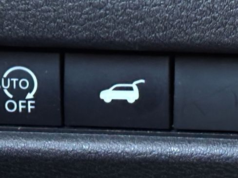 Used 2025 Nissan Rogue SV FWD image 23