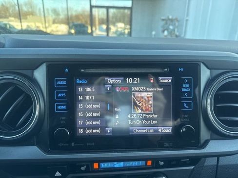 Used 2016 Toyota Tacoma TRD Off-Road image 16