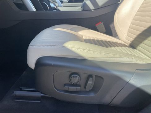 Used 2024 Land Rover Discovery Sport S image 21