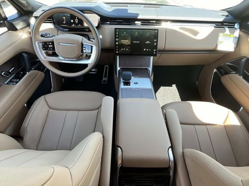 New 2026 Land Rover Range Rover Long Wheelbase SE AWD/4WD image 9