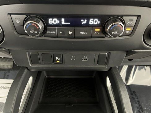 Used 2022 Nissan Frontier SV w/ Technology Package AWD/4WD image 23