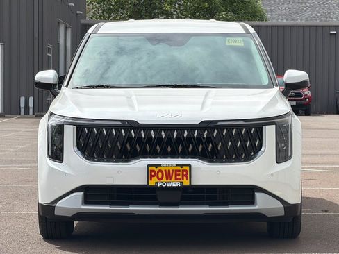 New 2026 Kia Carnival FWD image 3