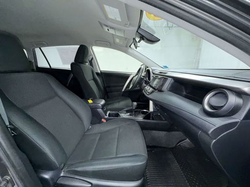 Used 2018 Toyota RAV4 LE image 7