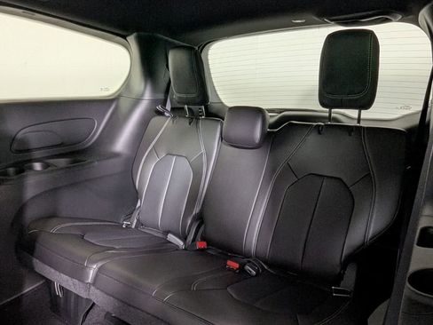 New 2026 Chrysler Pacifica Select image 25