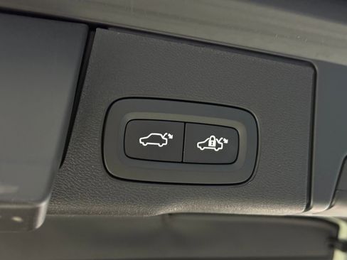 Used 2018 Volvo XC60 T5 Inscription w/ Convenience Package image 39