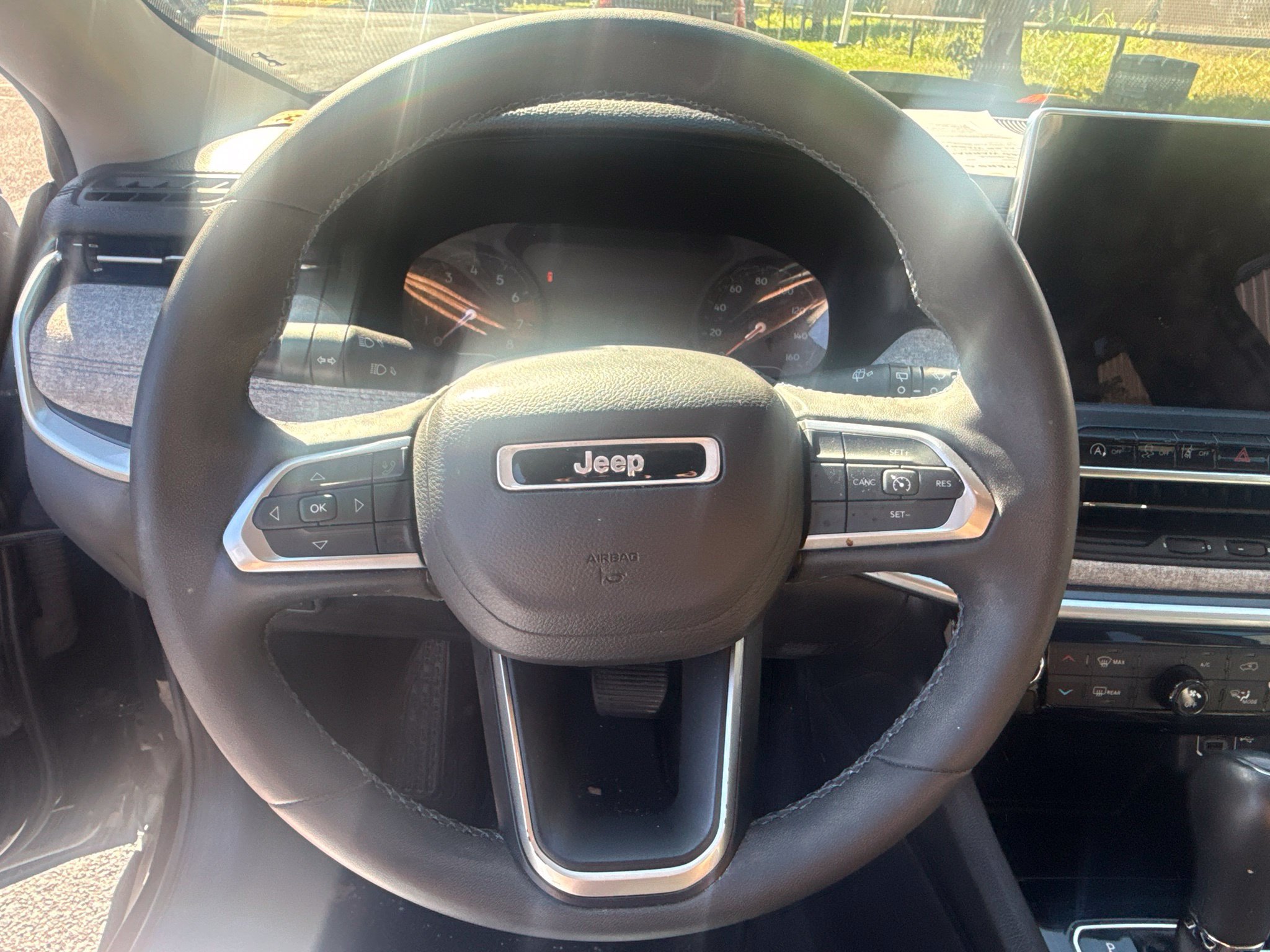 Used 2022 Jeep Compass Latitude FWD image 16