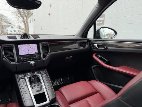 Used 2018 Porsche Macan image 37