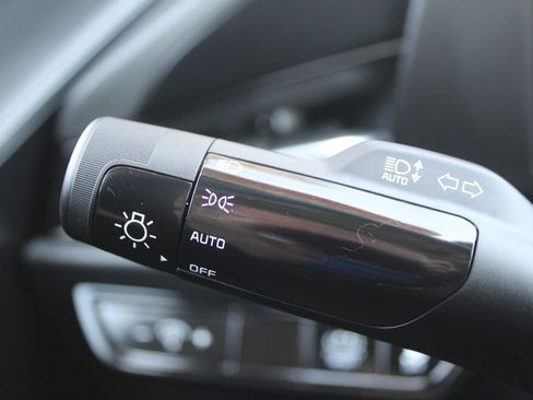 Used 2025 Kia Niro LX image 27