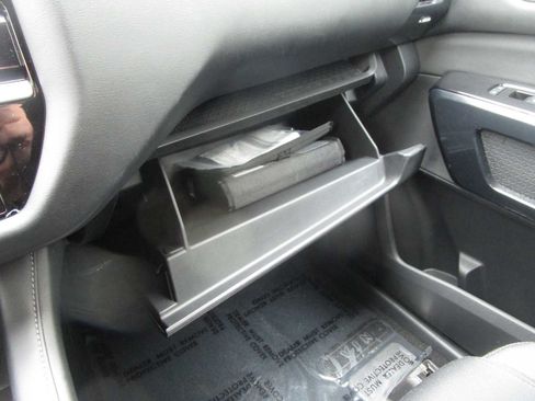 Used 2022 Nissan Pathfinder SV w/ SV Premium Package AWD/4WD image 25
