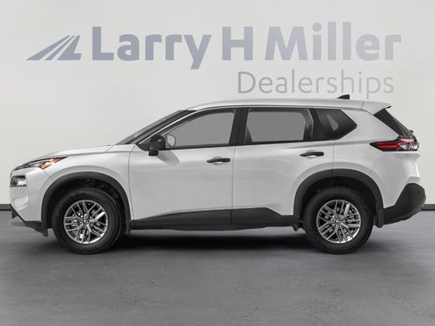 Used 2023 Nissan Rogue S FWD image 3