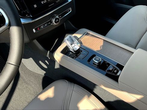 New 2026 Volvo XC90 B6 Plus w/ Protection Package Premier image 20