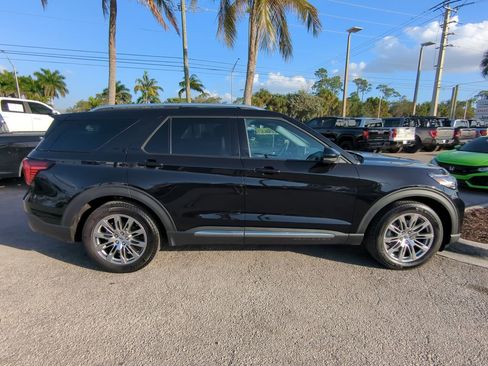 Used 2025 Ford Explorer Platinum image 4