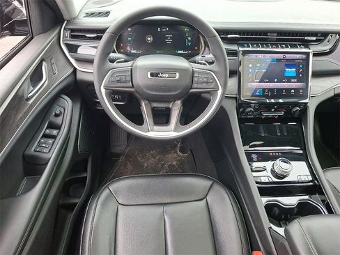 Used 2023 Jeep Grand Cherokee 4WD 4xe image 12