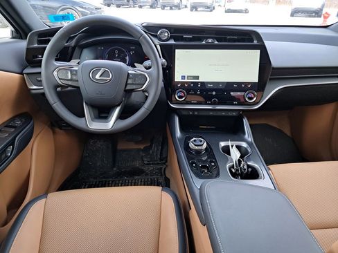 Used 2025 Lexus RZ 450e image 16